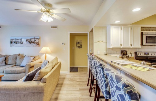 Ocean Drive Condo | Direct Beach Access! Walkable Condo on Ocean Blvd