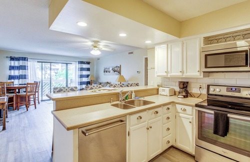 Ocean Drive Condo | Direct Beach Access! Walkable Condo on Ocean Blvd