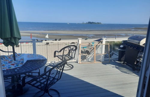 Milford House | Direct Beach Front Housen