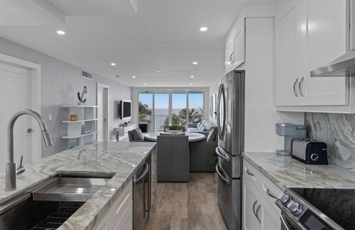 Highland Beach Condo | Direct BEACHFRONT Condo on the OCEAN