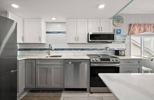 Ocean City Condo | Direct Boardwalk, 1st floor end unit, Ocean front, 4th Street, Ocean City, MD