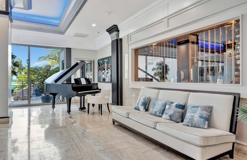 Bermuda Riviera Apartment | Direct Ocean Front Room