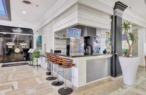 Bermuda Riviera Apartment | Direct Ocean Front Room