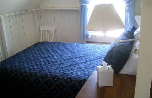 Plymouth Cottage | DIrect Ocean Front Cottage with Private Stairs to White Horse Beach