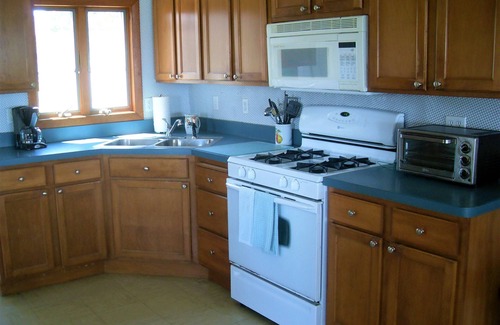 Plymouth Cottage | DIrect Ocean Front Cottage with Private Stairs to White Horse Beach