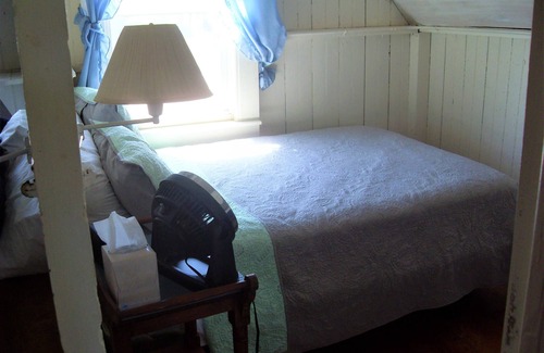 Plymouth Cottage | DIrect Ocean Front Cottage with Private Stairs to White Horse Beach