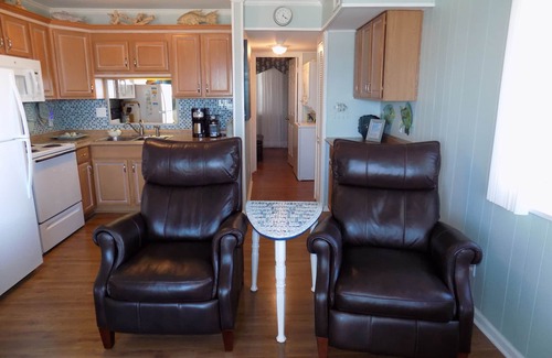 Windy Hill Condo | DIRECT OCEANFRONT! Super Clean-Highly Rated - Awesome Location! BOOK NOW!
