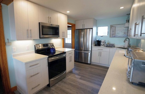 Southern Coast House | Direct Oceanfront/Beachfront Home in Saco, ME. Family Retreat sleeps 19
