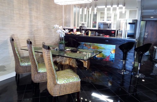 Waikiki Hotel | Direct Oceanfront in the Heart of Waikiki! Spectacular New Custom Reno!