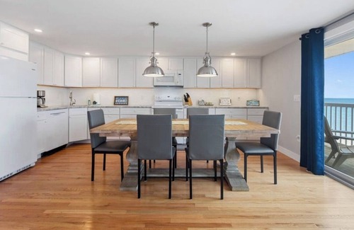 Cape Cod Condo | DIRECT OCEANFRONT YEAR ROUND! nPRIVATE BEACH 2bedrm/2bath sleeps 6 park/4 cars