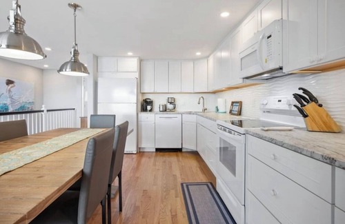 Cape Cod Condo | DIRECT OCEANFRONT YEAR ROUND! nPRIVATE BEACH 2bedrm/2bath sleeps 6 park/4 cars