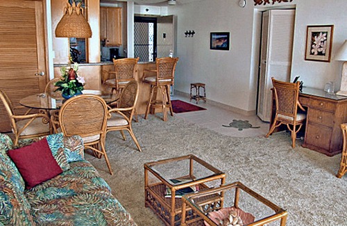 Kahana Condo | Direct Oceanfront Valley Isle Resort 1009