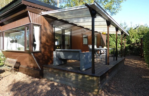 Marum Ski Chalet | Direct op grens van Friesland,Groningen en Drenthe tegen bos gelegen