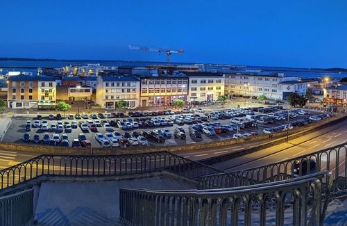 Downtown Apartment | Direct port, sea view