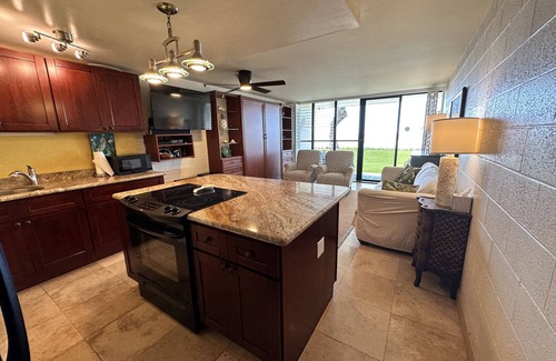 Haleiwa Condo | DIRECT SANDY BEACHFRONT just steps away fr the patio.Ground Fl.condo 1bed2ba2pkg
