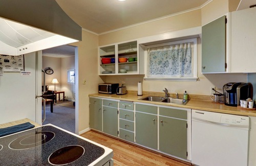 Bainbridge Island House | Direct waterfront - welcoming home with fireplace, full kitchen & furnished deck
