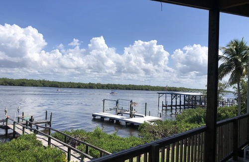 Mid Island House | Direct Waterfront House (20-0336)