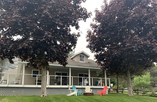 Silver Lake Cottage | Direct Waterfront 4 Bedroom / 2 Bath Great For Multi-Family Vacations!