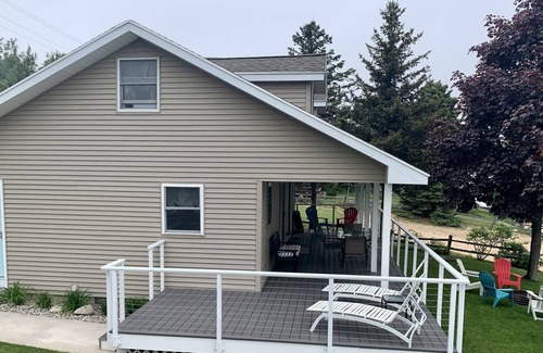 Silver Lake Cottage | Direct Waterfront 4 Bedroom / 2 Bath Great For Multi-Family Vacations!