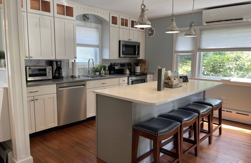 Danbury House | Direct Waterfront Home~Panoramic Views & Hot Tub on Candlewood Lake~Weekly Disct