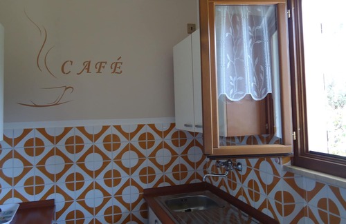 Idro Apartment | DIRECTLY ON THE BEACH/LAKE, apartment for up to 4 people, pool, garden, wide view