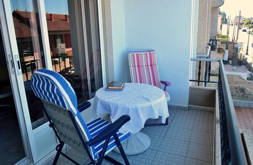 Sanxenxo Apartment | Disconnectsengalicia Mantela, marina views, 20m beach