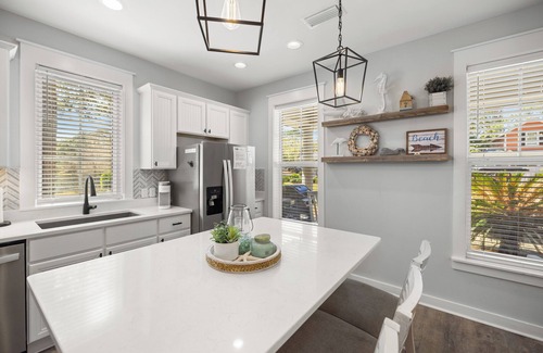 Laurel Grove House | DISCOUNTED!~FREE Activities~NEW 6 SEAT GOLF CART~Pool~Hot tub~pets considered