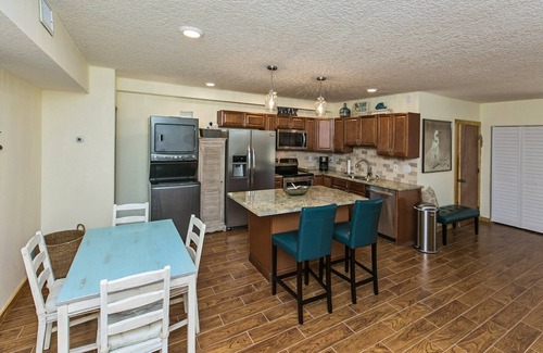 St. Augustine House | Discounted monthly stays, pet friendly, 5 min to town, deck with marsh view
