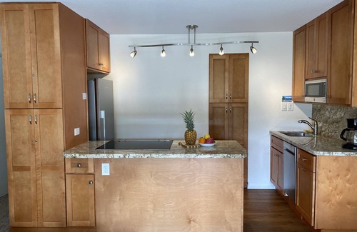 Kihei Condo | Discounted! Partial ocean view condo with pool & just steps to beach.
