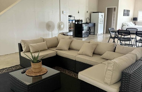 Hanover House | Discounted rate for a 1 king, 2 queen house overlooking the Ohio River