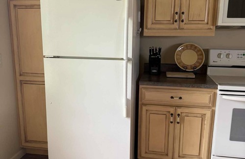 Hanover House | Discounted rate for a 1 king, 2 queen house overlooking the Ohio River