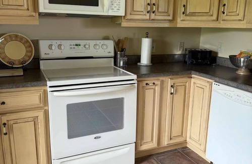 Hanover House | Discounted rate for a 1 king, 2 queen house overlooking the Ohio River