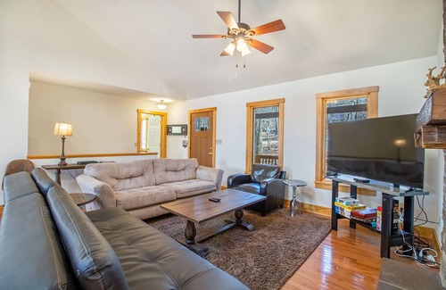 Chestnut Springs House | Discounts Avail! Theater Room, Fooseball, Firepit, Mountains!