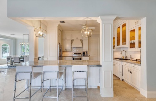 Birch Park Finger Streets House | Discounts! Starlight Beach House, Inquire for Long Stays!
