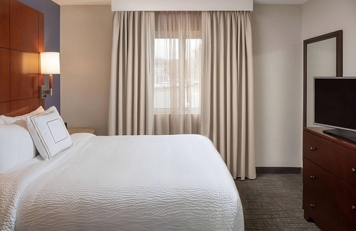 Brentwood Hotel | Discover Brentwood & Nashville from your Home Away from Home! Free Breakfast!