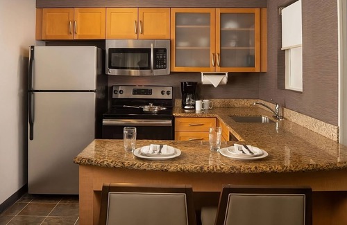 Brentwood Hotel | Discover Brentwood & Nashville from your Home Away from Home! Free Breakfast!