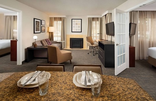 Brentwood Hotel | Discover Brentwood & Nashville from your Home Away from Home! Free Breakfast!