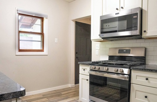 Minneapolis House | Discover Comfort & Embrace Cozy Elegance! Minutes Away from Downtown Minneapolis