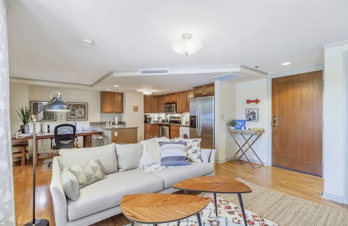 Midtown Apartment | Discover downtown charm, just a 3-min drive to the fair!
