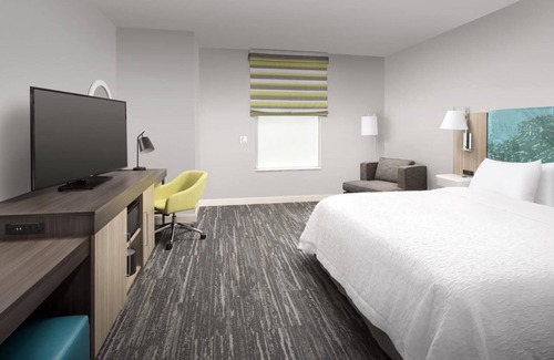 Seybold Hotel | Discover Miami Elegance! Free Breakfast, Outdoor Pool, Pet-friendly!