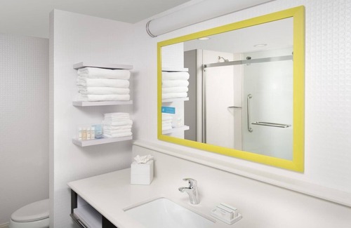 Seybold Hotel | Discover Miami with Us! Free Breakfast, Pet-friendly, Outdoor Pool!