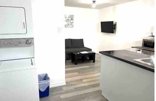 Silvertown Apartment | Discover Niagara! From Wine Country, Clifton Hill, Casinos, Shopping and more!