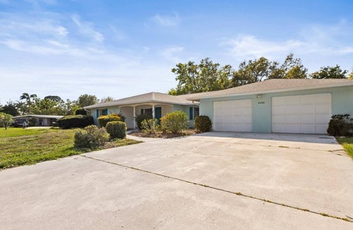South Gate Ridge House | Discover of Sarasota-Relax & Unwind Beautiful Home