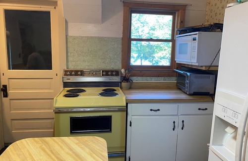 Tomahawk Cabin | Discover serenity in Wisconsin- stay at our spacious 4-bedroom cabin