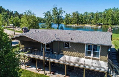 St. Maries House | Discover St. Maries charm in our spacious 3-bedroom retreat