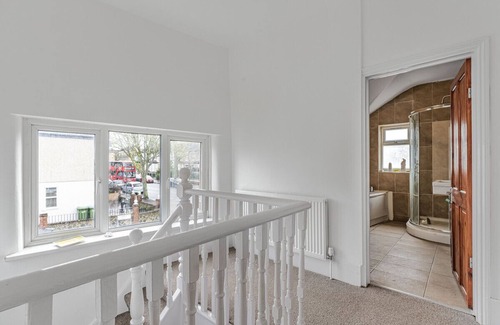Greenwich House | Discover the charm of our newly refurbished home 10 min from Abbey Wood Stationn