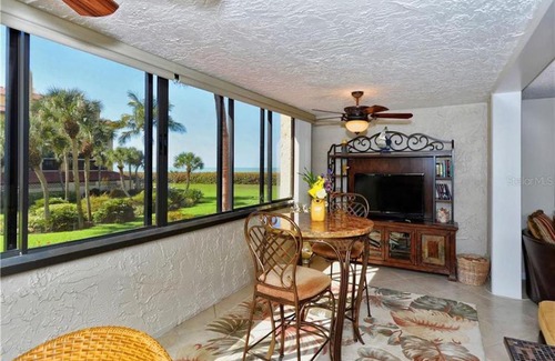 Siesta Key Apartment | Discover The Perfect Snowbird Nest on Siesta Key Minimum 30-Day Rental