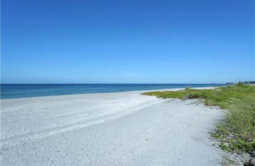Siesta Key Apartment | Discover The Perfect Snowbird Nest on Siesta Key Minimum 30-Day Rental