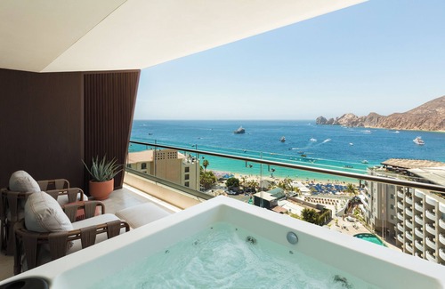El Medano Ejidal Apartment | Discover the Vast, Blue Ocean! Swimming Pools, Spa, Pet-friendly, Beachfront!