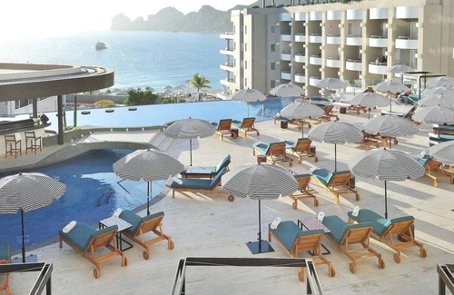 El Medano Ejidal Apartment | Discover the Vast, Blue Ocean! Swimming Pools, Spa, Pet-friendly, Beachfront!